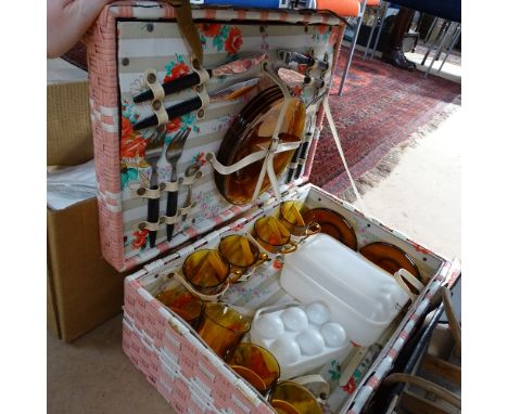 Plastic hamper, and 4 folding stools 