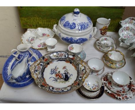 Cabinet cups and saucers, an ironstone dish etc 