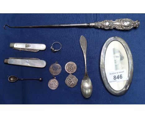 2 silver and mother-of-pearl fruit knives, a silver-handled button hook, silver-fronted photo frame etc 