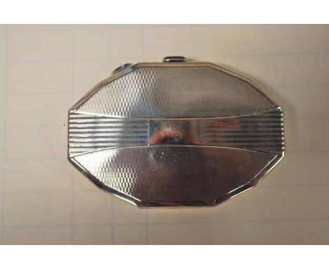 SILVER ART DECO LADIES POWDER COMPACT WITH FITTED MIRROR, ENGINE TURNED SURFACES 95G  