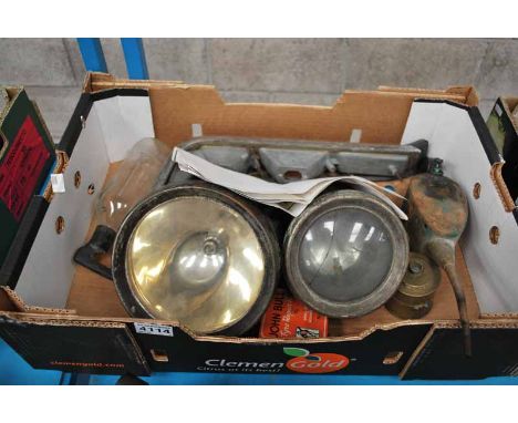 BOX OF VINTAGE MOTOR PARTS INC LUCAS D53 CAR LAMP, LUCAS ACETYLENE MOTORCYCLE LAMP ETC 