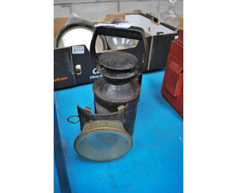 B R 3-ASPECT HAND LAMP, 1 LENS BROKEN 