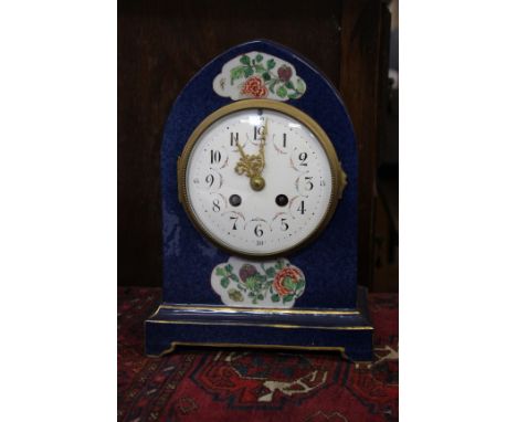 A Chinoiserie decorated mantel clock and a ceramic cased clock (2)