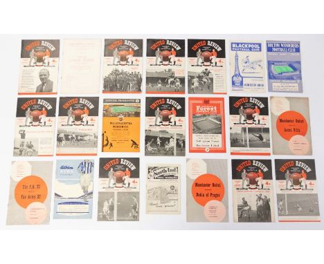 Manchester United: A collection of assorted 1950s football programmes to comprise: West Bromwich Albion 29/4/1957; together w