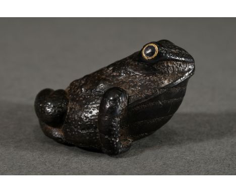 Ebenholz Netsuke "Großer, kräftiger Frosch" mit aus Messing und schwarzem Horn doppelt eingelegten Augen, kleines und großes 
