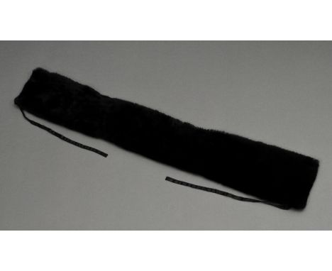 Schwarzer gerupfter Jil Sander Nerz Kragen mit Satinfutter und -bändern, L. 98cm (o. Bänder)