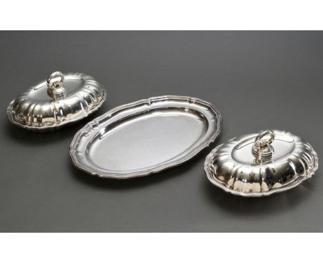 3 Diverse Teile versilbertes Tafelgeschirr im Chippendale Muster: 2 Deckelschalen mit Bajonettgriff (14x30x22) und 1 ovale Pl