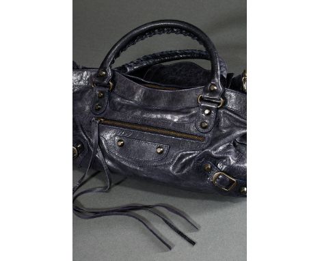 Balenciaga "Arena First" Handtasche in patiniertem dunkelviolettem Leder, zwei gerollte Griffe und kurzer Schultergurt, bronz