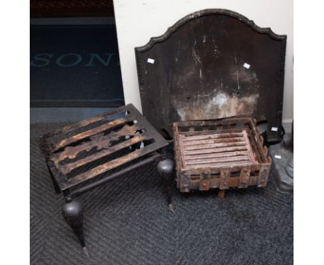 A late 19th/early 20th century cast iron fire surround, with fire grate for coals and stylised twisted design to supports. Al