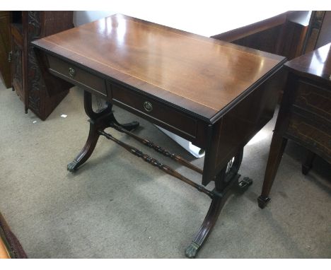 A reproduction mahogany sofa table, approx 140cm (when extended) x 50cm x 74cm. Shipping category D. NO RESERVE