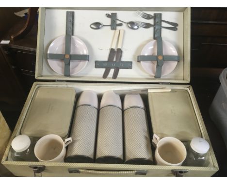Three Vintage picnic cases (3)
