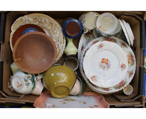4 boxes of ceramics including Royal Doulton, Royal Worcester, Royal Crown Derby, cups and saucers