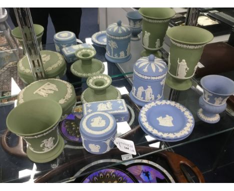 GROUP OF WEDGWOOD JASPERWARE, comprising blue and green examples, including a vase 14cm high, two trinket boxes, pin dishes a