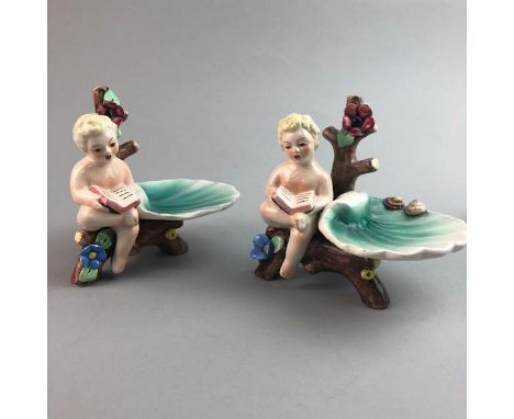 SET OF FIVE FORMANO CERAMIC NAPKIN RINGS, with flowers in relief, along with a pair of Italian shell and figural stands, two 