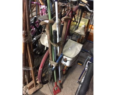 Bundle of garden tools