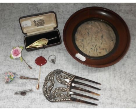 AN UNMARKED METAL JEWELLED TOOTH-PICK, a hair comb, a novelty mason's trowel bookmark and other items