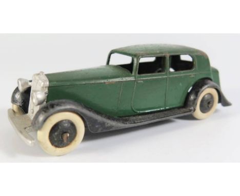   Dinky 30c Daimler in dark green black, closed chassis