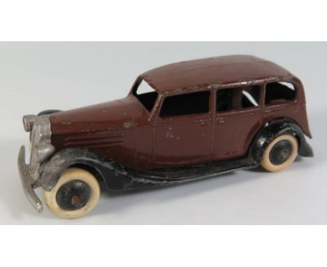   Dinky 24b Limousine, open chassis, casting change, in brown black, playworn