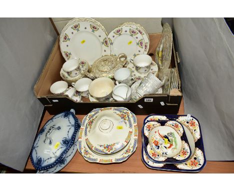 TEA AND DINNERWARES to include Regency part dinner service with plates, side plates, cups, saucers and bowls, Colclough 'Crin