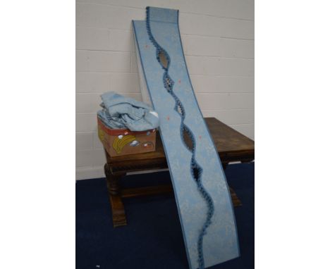 VARIOUS MATCHING BLUE GROUND CURTAINS, in two sizes, width 190cm x drop 210cm, 130cm x drop 130cm and matching pelmet