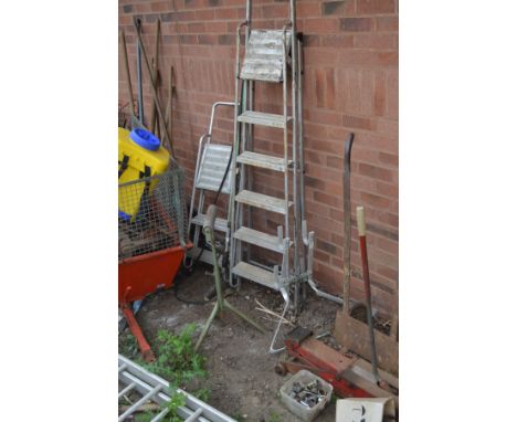 AN ALUMINIUM EXTENSION LADDER both sections 420cm long with seventeen rungs, a ladder stand off, two sets of ali steps and a 