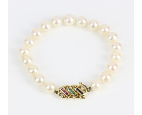 Pearl bracelet with emerald ruby and sapphire clasp, cream pearls with a pink overtone measuring 8mm, all individually knotte