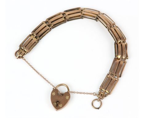 A 9 ct gate bracelet, with heart padlock, 18 cm in length, with safety chainCondition Report:  gross weight 14.15 grams 