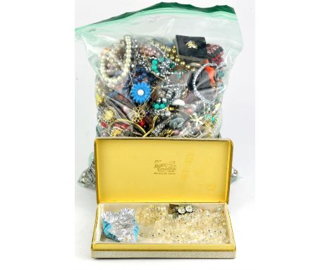 A large bag of costume jewellery including mostly beaded and faux pearl necklaces and gold toned chains, with some brooches, 