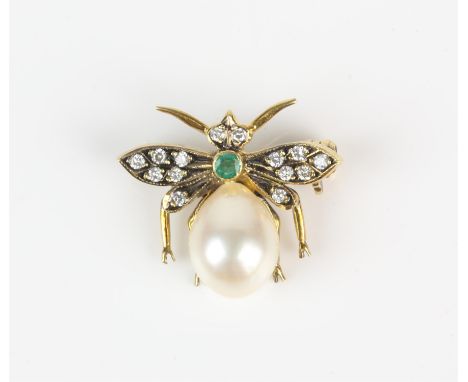 Pearl bee brooch, with round brilliant diamond wings and eyes, and a central round cut emerald, with cream pearl body measuri