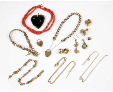 A selection of mostly 9 ct gold jewellery, including a gate bracelet, a bracelet with heart padlock, a broken bracelet, some 
