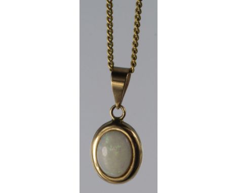 9ct gold oval opal pendant on gold plate chain, weight 2.3g.