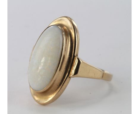 9ct Gold Opal set Ring size K weight 2.9g