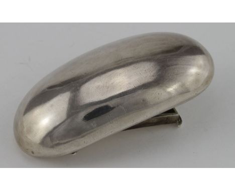 Silver curved snuff box hallmarked E.H. for E. Hill, Birm.1934. 