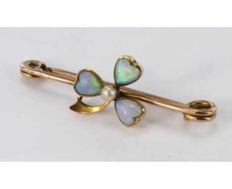 Yellow Metal (tests 9ct) Opal set Trefoil Bar Brooch weight 1.9g