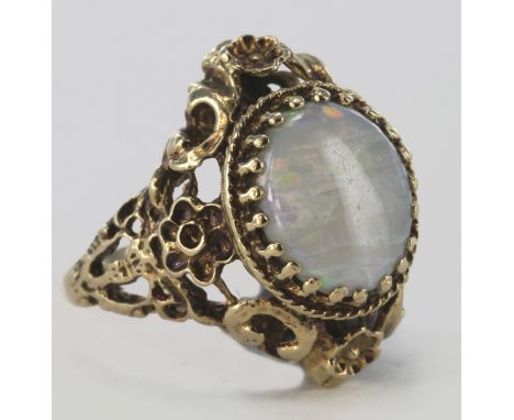 9ct Gold Opal set Ring size O weight 6.2g