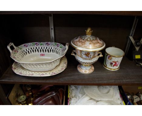 A 19th century Chamberlains Worcester twin handled pedestal sauce tureen and cover, 19.5cm high; together with a 19th century