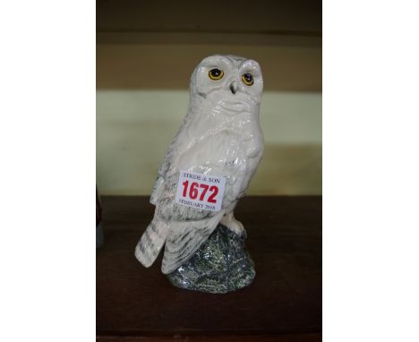 Beswick: snowy owl whisky flask-large, 2826. Condition Report: Small hairline to base, contents lacking. 