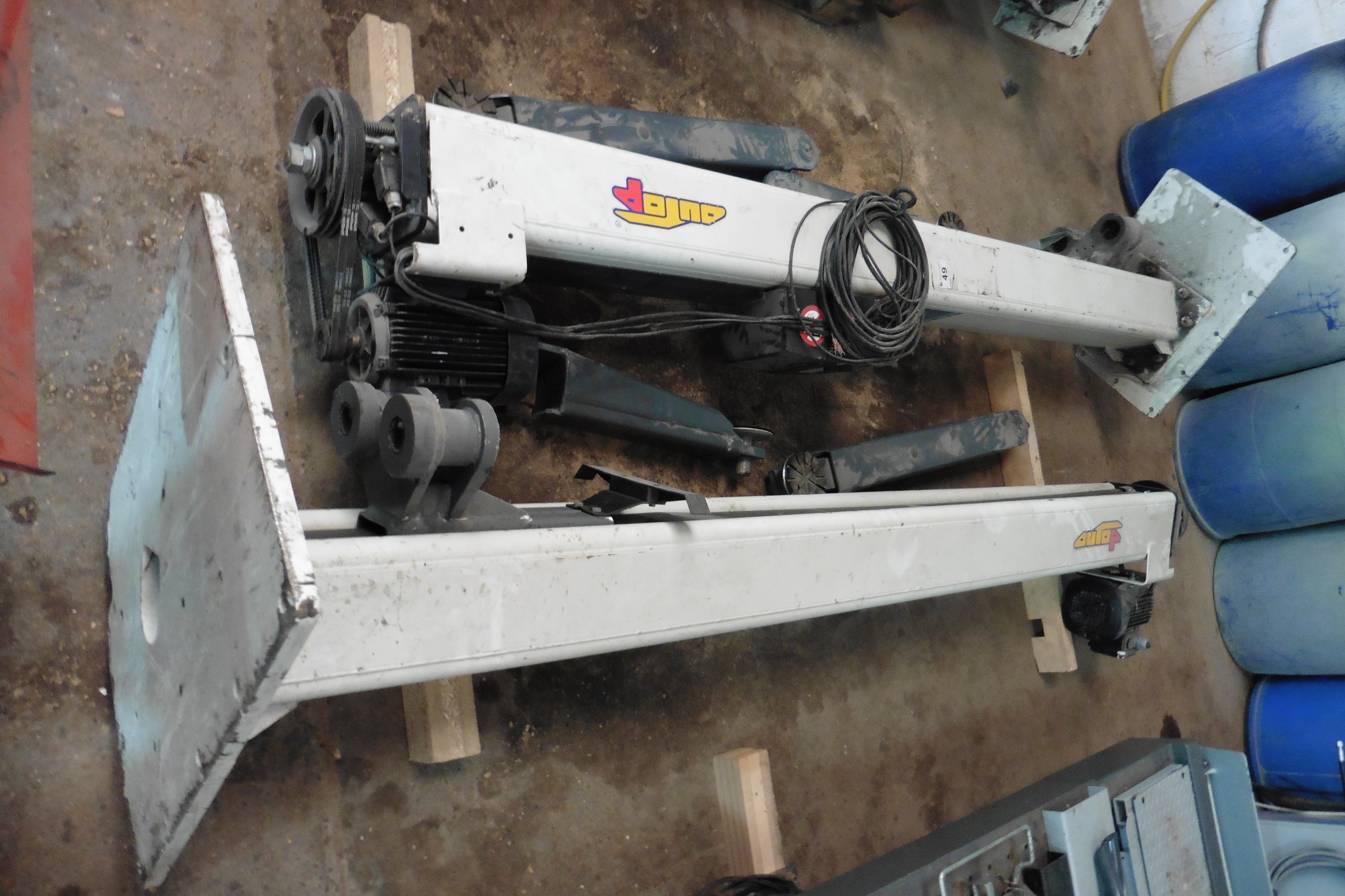 Auto P Maestro 3000kg 2 post screw type vehicle lift by Stenhoj