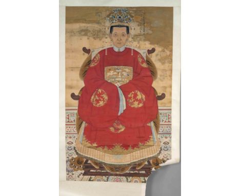 Großes Portrait der Kaiserin Cixi, China, 1. H. 20. Jh. Polychrome Farben und Goldfarbe auf Textil (Seide?). Mit Brokatrahmen