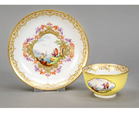 Tasse mit Untertasse, Meissen, nach 1970, 2. W., Tasse mit I-Henkel, frontseitig feine Malerei mit Kauffahrtei-Szenen in der 