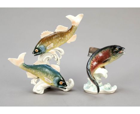 Zwei Fischfigurengruppen, Lachs auf einer welle, Goebel, 1907er Jahre, H. 16 cm, Zwei Fische auf Wellen, Ens, Volkstedt, Mühl