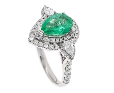 Smaragd-Diamant-Ring WG 750/000 mit einem feinen, tropfenförmig fac, Smaragd 9,9 x 6,9 mm in sehr guter Farbe und guter Reinh