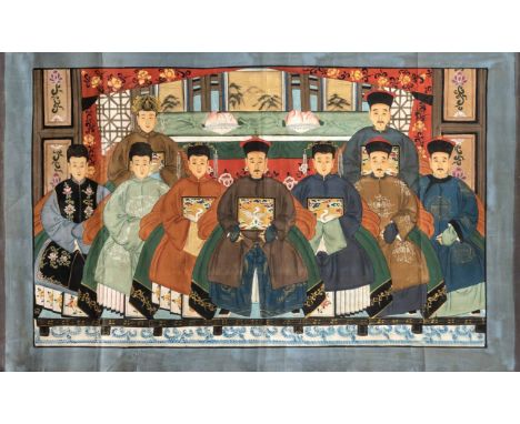Repräsentatives Portrait der Kaiserfamilie, China, wohl 1. H. 20. Jh., polychrome Malerei auf Leinwand, 145 x 75 cm