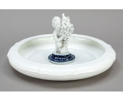 Art Deco Schale mit Figur, Rosenthal Bavaria, 1920er Jahre, mittig sitzender Putto mit Weintrauben, durchbrochene Plinthe, bl