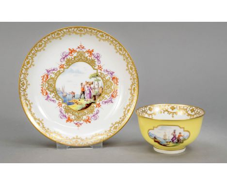 Tasse mit Untertasse, Meissen, nach 1970, 2. W., Tasse mit I-Henkel, frontseitig feine Malerei mit Kauffahrtei-Szenen in der 