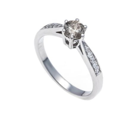 Brillant-Ring WG 585/000 mit einem Brillanten 0,53 ct get./PI2 und 10 Brillanten, zus. 0,10 ct W/SI, RG 55, 3,1 g