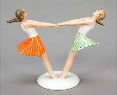 Art déco-Figurengruppe 'Reigen', Rosenthal, Selb, 1940/50er Jahre, Entwurf Florence Bessom 1932, u. bez., 2 Mädchen mit schwi