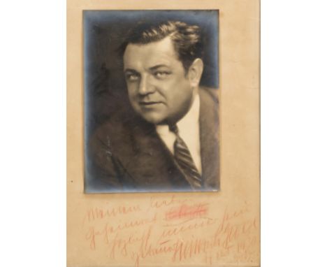 Portrait-Fotografie Heinrich George, Deutschland, um 1930, Silbergelatinedruck. Mit eigenhändiger Widmumg in Rotstift vom 17.