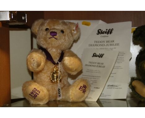 A BOXED STEIFF QUEENS DIAMOND JUBILEE BEAR, No.6057, produced exclusively for the Danbury Mint in 2012, complete with paperwo