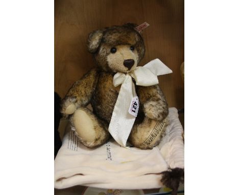 A STEIFF 'THE ENGLISH TEDDY BEAR', Limited Edition No.1365 of 4000, working musical box, complete with carrying bag, No.66097